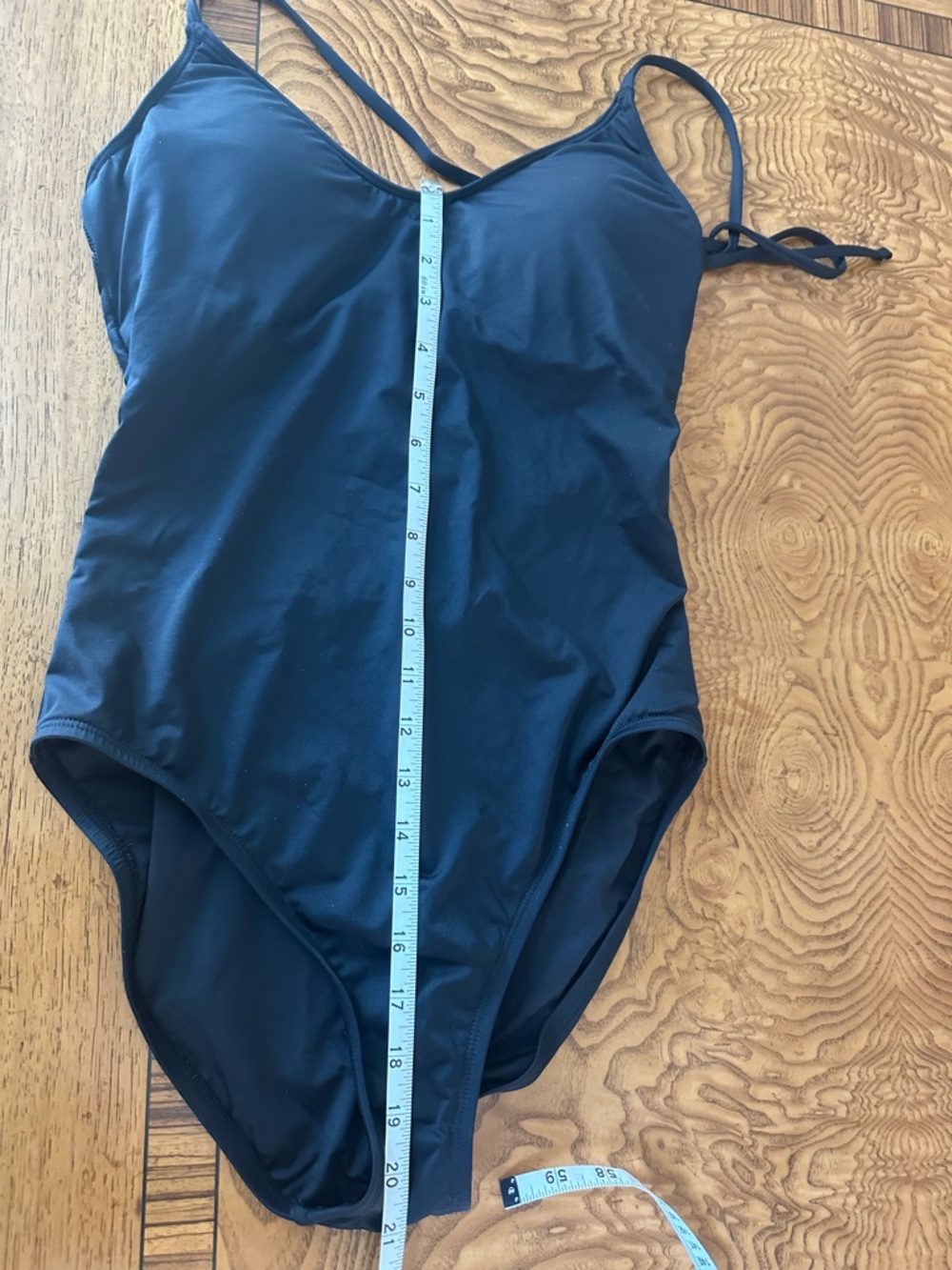 La Blanca Black Halter One-Piece Swimsuit. Classic and Flattering. Size 10 - Picture 8 of 9